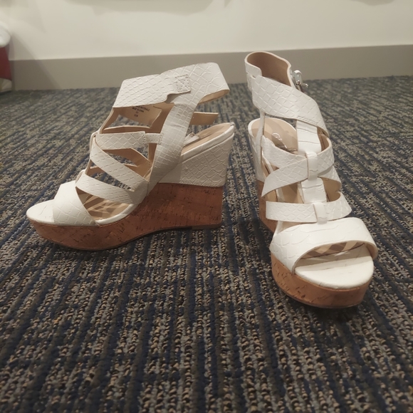 Guess - Picture 5 of 6